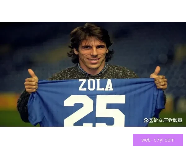 佐拉披两队围巾看球以实力为主